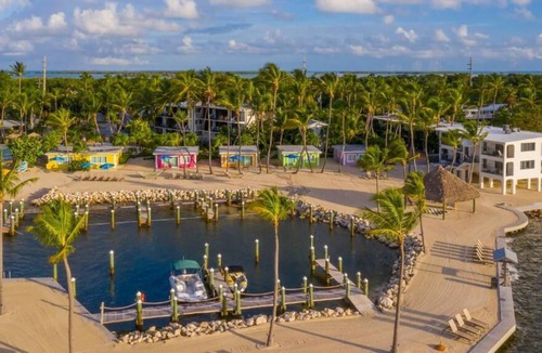 Islamorada Villa | Sunny Vacay! 2 Garden View Units w/ Kitchenette, Outdoor Pool, Free Parking!