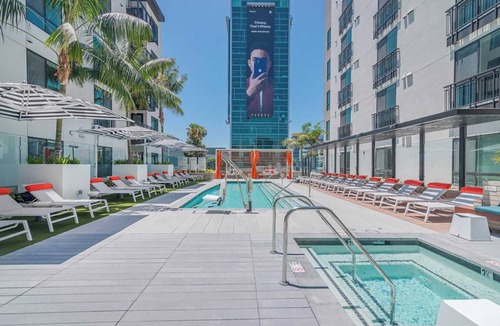 Los Angeles Apartment | Sunset Blvd 1 Bed Apt in the Heart of Hollywood