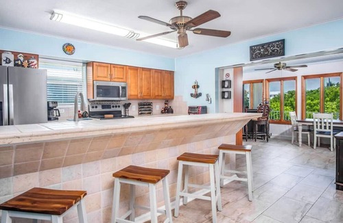 Cutthroat Harbor Estates House | Sunshine 23 | Dog-friendly canalfront home