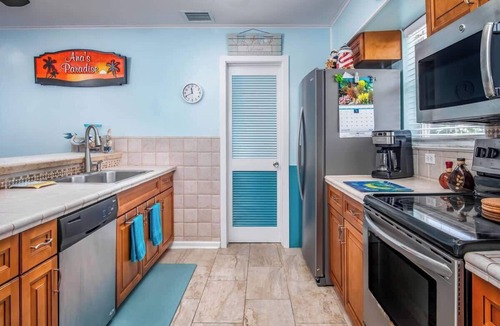 Cutthroat Harbor Estates House | Sunshine 23 | Dog-friendly canalfront home