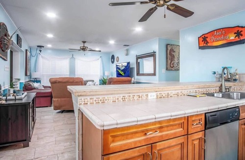 Cutthroat Harbor Estates House | Sunshine 23 | Dog-friendly canalfront home