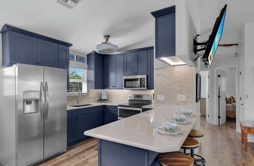 Breezeswept Beach Estates House | Super Cute, Well Maintained 2BR Canal Home in Ramrod Key - Great Boating Access!