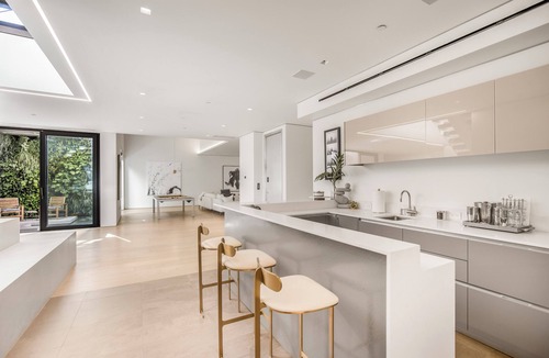 The Bird Streets Villa | Swallow Sanctuary - A Modern Marvel in the Heart of LA
