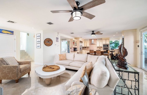 Tavernier House | Tekeze ~ Relaxed Resort Style Home with 5 Bedrooms, Pool & Dockage
