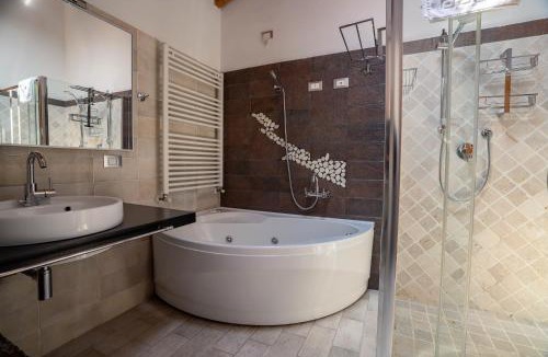 Borgo Montone House | Tenuta La Rotta - Rooms & Pool