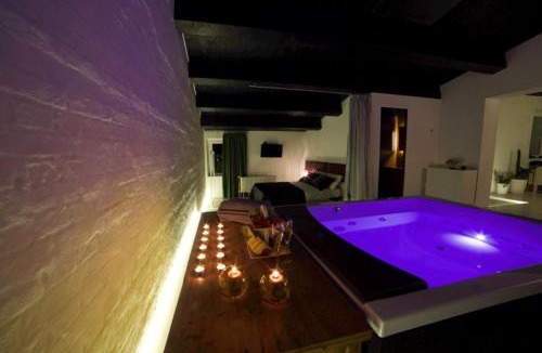 Poggio San Marcello Apartment | Tenuta Silente Loft con idromassaggio privato
