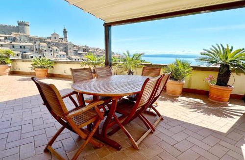 Lake Bracciano Apartment | Terrazza da Sogno con Vista su Castello e Lago