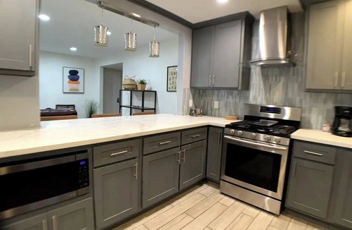 Estates at Canyon Crest House | TESLA/EV Charger KING BED CanyonCrest Neighborhood