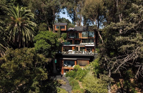 Pacific Palisades House | The Amalfi Glass Sanctuary – LA’ Riviera Coast