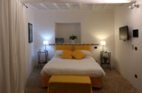 Veroli Bed & Breakfast | The "Amber" Pomegranate