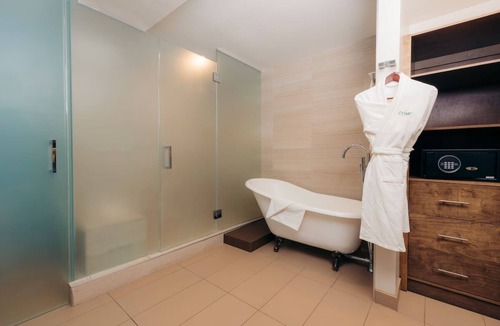 Harbor Hotel | The Cove Hotel | 2 Queen Queen Suites w/Firepit, Lounge & Gym Access