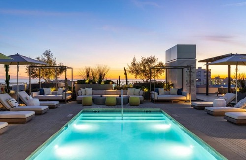 Wilshire Montana Apartment | The Diamond Dune Three floors Two Balconies BBQ