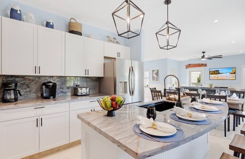 Uptown - Upper Duval House | *THE DUKE & THE DUCHESS @ DUVAL* Compound w/Pool & Hot Tub + LAST KEY SERVICE