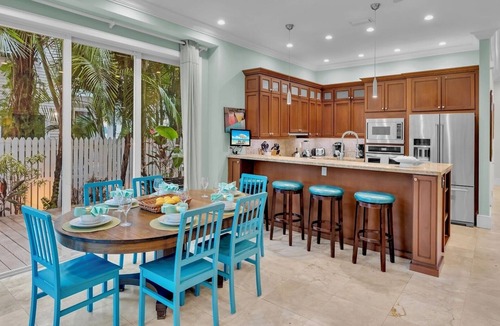 Old Town House | *THE EGRET & THE SANDPIPER @ OLD TOWN* Compound w/2 Pools Near Duval + LAST K