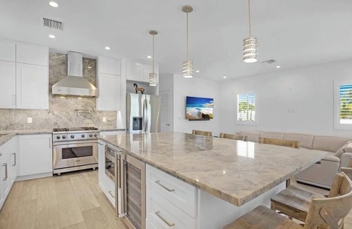 Twin Lakes House | the fountain