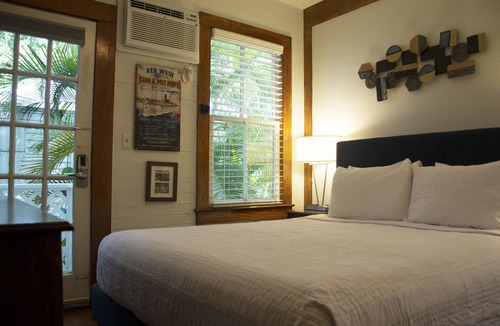 Historic Seaport Bed & Breakfast | The Garden House