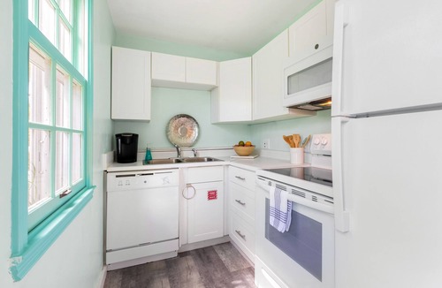 Truman Annex Condo | THE GOOD LIFE ~ Charming 2nd Floor 1 Bedroom, 1 Bath Truman Annex Condo!
