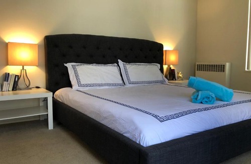 La Brea Apartment | The Grove Luxury Apartment
