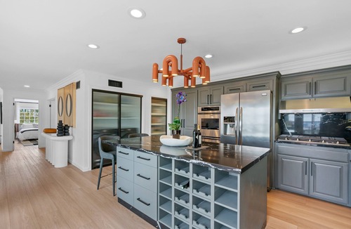 The Bird Streets Villa | The Hilldale Villa