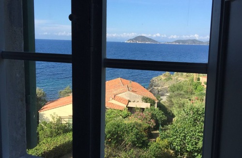 Bagno-Sprizze House | The house is nestled in an orchard with direct descent to the beach