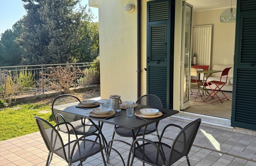 Monade Santa Lucia Apartment | The House with a Blue Garden and Ocean View