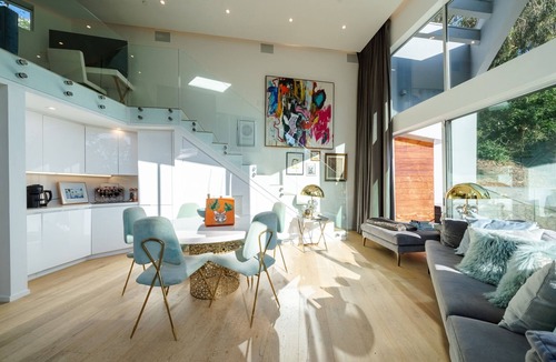 Hollywood Hills Villa | The Iconic Hollywood Sign Architectural Residence