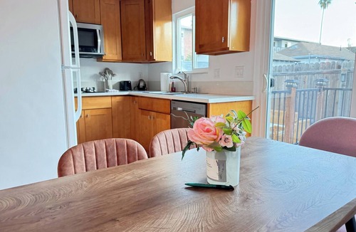 Central San Pedro House | The Jasmine, Cozy Home w/Patio + Parking & AC.