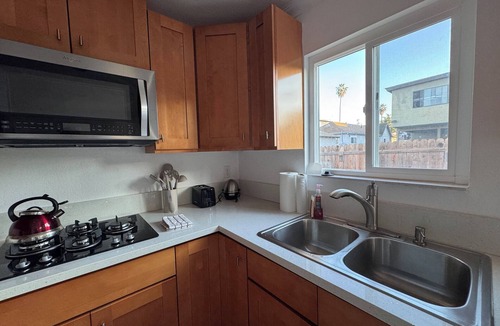 Central San Pedro House | The Jasmine, Cozy Home w/Patio + Parking & AC.