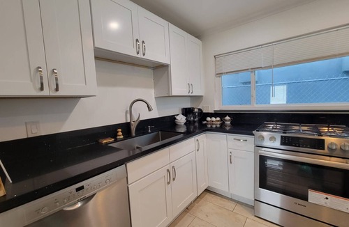Central San Pedro House | The Lotus House – Bright 3BR Oasis w/Balcony, Garden & Parking