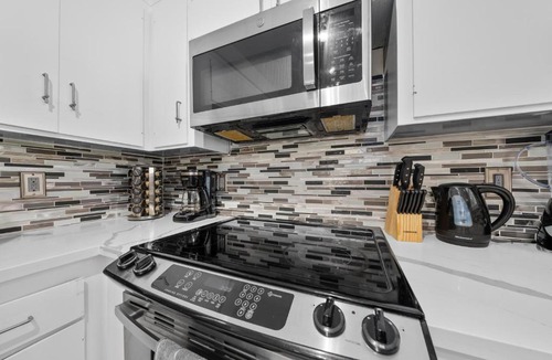 Wilshire Montana Apartment | The Orchid-Beachfront Bliss Spacious 2BR Apt In Santa Monica