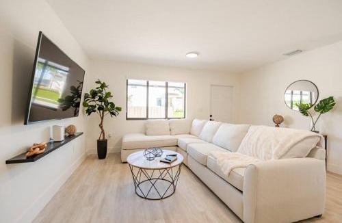 Homestead Villa | The Pass Through Brand New 2 - 1 Modern Villa
