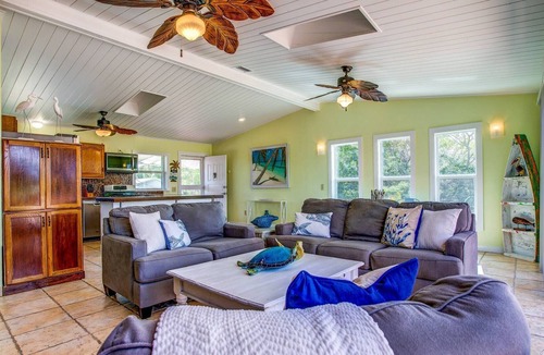 Eden Pines House | The Pineapple Cottage: Live Your Best Keys Life, 3BR Canal Front Home, Dockage & Pet-Friendly Bliss!