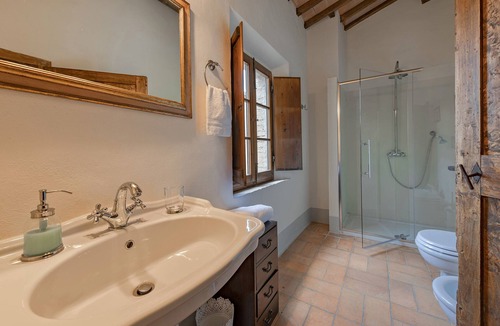 Buonconvento House | The Real Tuscany great for families and friends.