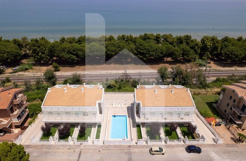 Foggetta Apartment | The recently-built Résidence Cerrano Park comprises two buildings with 12 three-room apartments, and offers guests the unique opportunity to enjoy breakfast or lunch with a breathtaking view of the surrounding countryside.