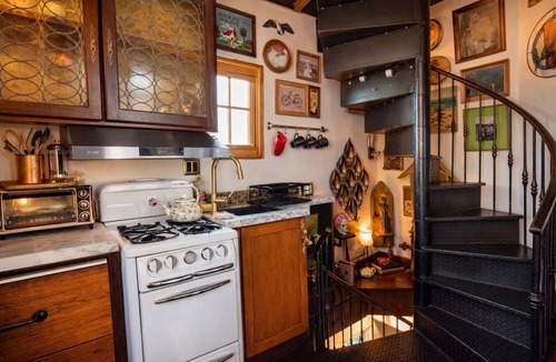 East Hollywood Hostel | The Rosemary Silverlake