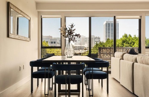 Downtown Apartment | The Velvet Coast - Grand 3BR Artistic Haven