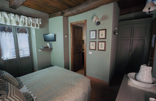 Veruno Bed & Breakfast | The Willow Bed & Breakfast - Room Sage