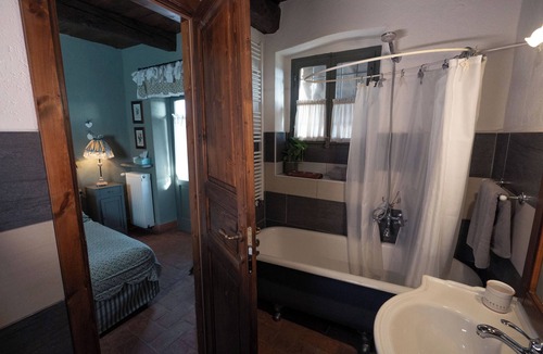 Veruno Bed & Breakfast | The Willow Bed & Breakfast - Room Sage