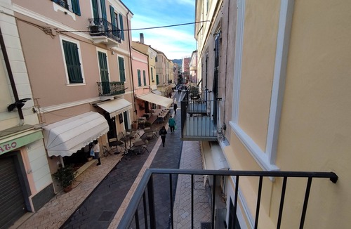 Diano Marina Apartment | Three-room renovated apartment in the heart pedestrian island 1 floor, 1minute from the beaches.