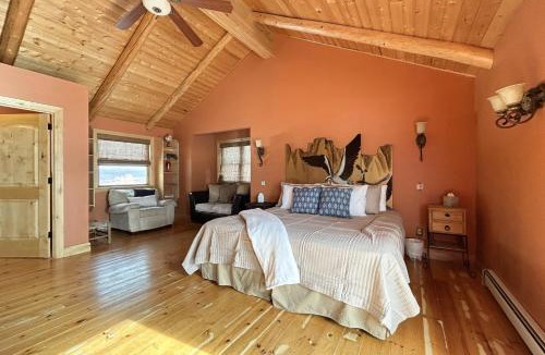 Mesa House | Timeless Mesa Hideaway cabin