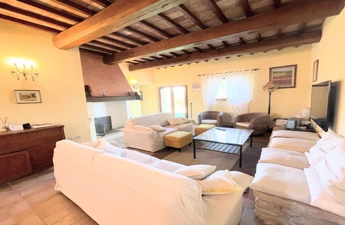 Todi Villa | TODI BY THE POOL/SLEEPS 10/EXCLUSIVE POOL/WALK TO TODI 4 KMS/RESTAURANT 0.5 KMS