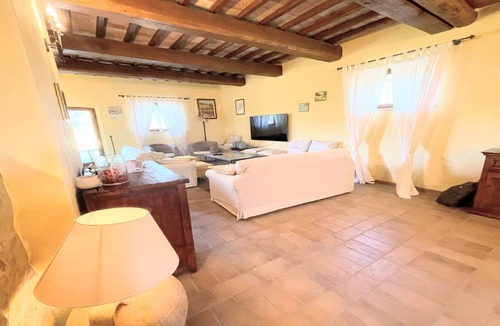 Todi Villa | TODI BY THE POOL/SLEEPS 10/EXCLUSIVE POOL/WALK TO TODI 4 KMS/RESTAURANT 0.5 KMS