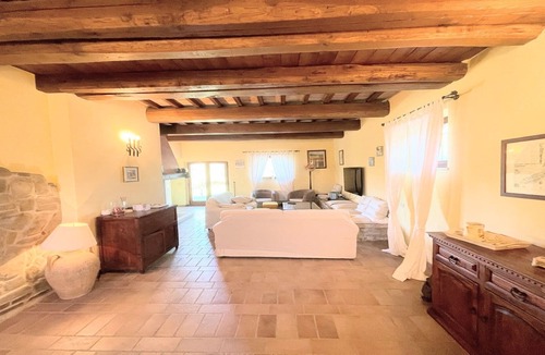 Todi Villa | TODI BY THE POOL/SLEEPS 10/EXCLUSIVE POOL/WALK TO TODI 4 KMS/RESTAURANT 0.5 KMS