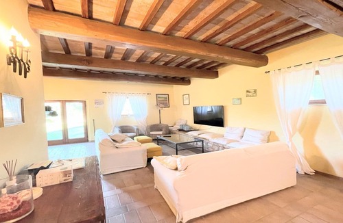 Todi Villa | TODI BY THE POOL/SLEEPS 10/EXCLUSIVE POOL/WALK TO TODI 4 KMS/RESTAURANT 0.5 KMS