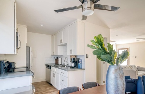 Torrance Apartment | Torrance 2BR 10 Minutes from the Beach