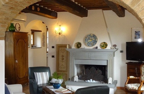 Mercatale di Cortona Villa | Toscana Fantastica - Cortona, Villa Sleeps 6 large Pool, and Chef's Kitchen
