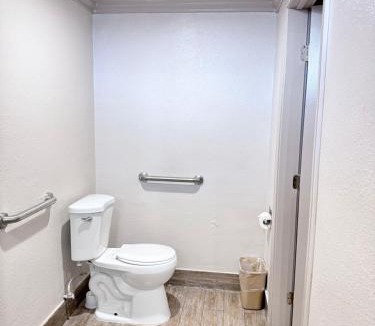 Lynwood Hotel | Town House Motel