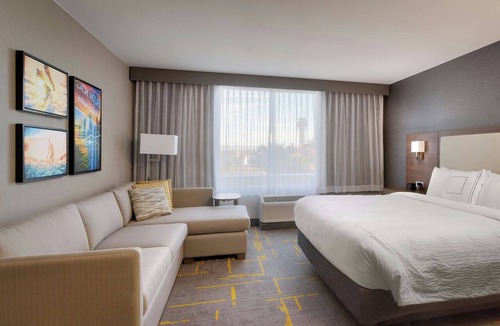Hawthorne Hotel | TownePlace Suites by Marriott Los Angeles LAX/Hawthorne
