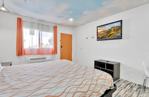 Harbor Hotel | Tradewinds Motel