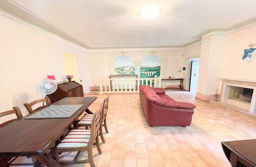 Spoleto Villa | traditional town house central Spoleto - car unnecessary - wifi - sleeps 10